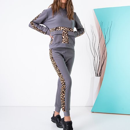 Серый женский спортивный костюм с леопардовыми вставками