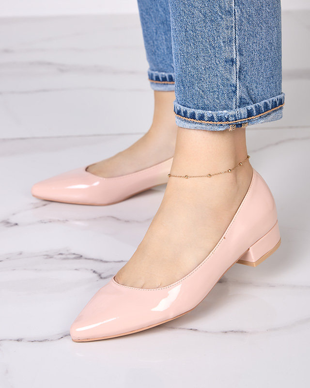 Светло-розовые лакированные туфли на плоском каблуке Oki