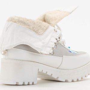 Белые женские туфли на низком каблуке Licynia