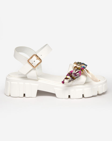 OUTLET Женские белые сандалии на плоской подошве с украшениями Terileka - Обувь