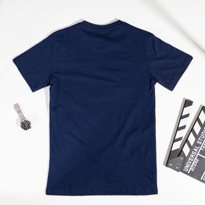 Темно-синяя мужская футболка с принтом
