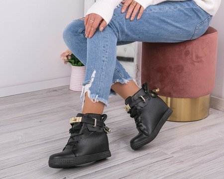OUTLET Чорні кросівки з покритим клином Денні - Взуття