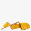 Гірчичні босоніжки з золотими струменями Billi - Взуття