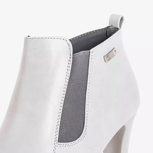 OUTLET Сірі жіночі чоботи на високому каблуці Loretti - Взуття