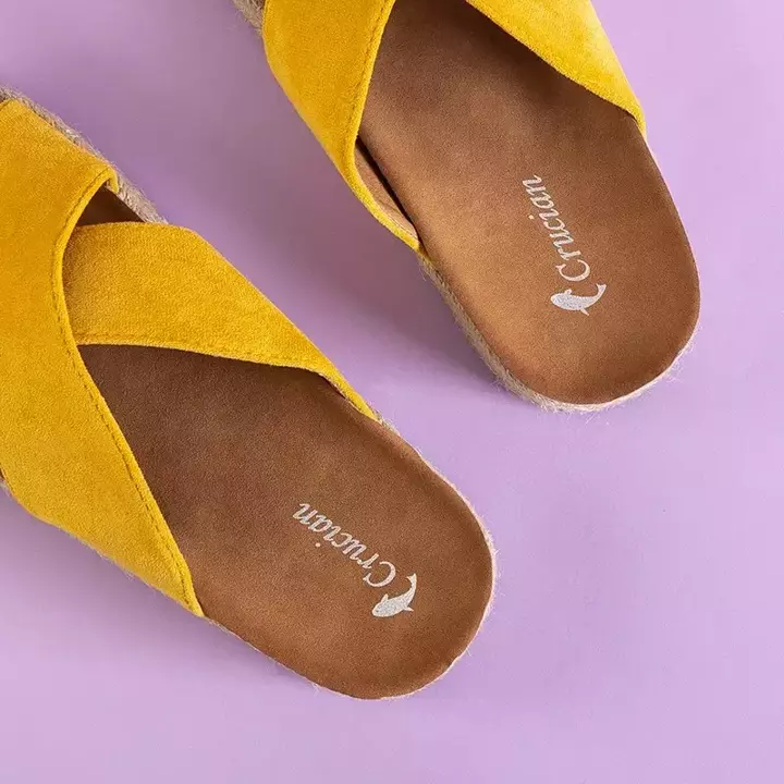 OUTLET Жовті жіночі тапочки на платформі Martiu - Взуття